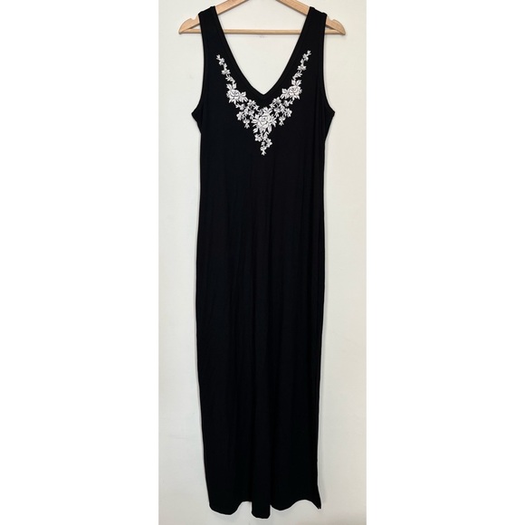 Karen Kane Dresses & Skirts - Karen Kane • L • Black Sleeveless Maxi Dress White Flower Embroidered V Neck